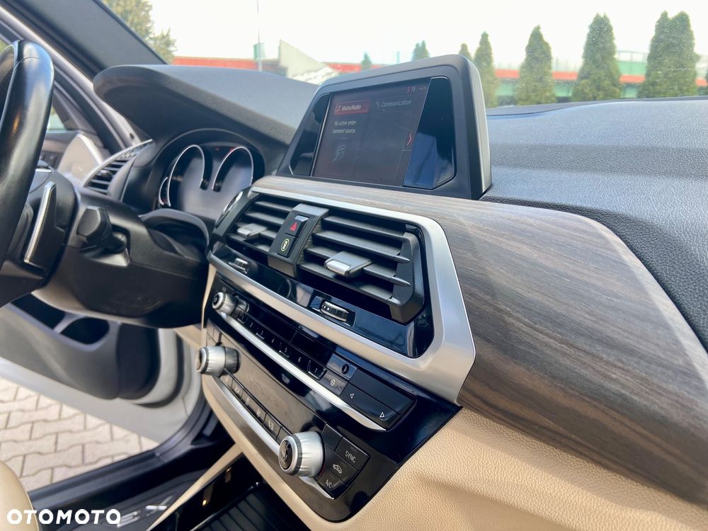 BMW X3 xDrive30i Luxury Line - 31