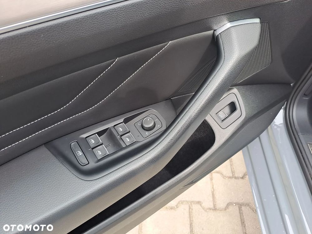 Volkswagen Passat 1.5 TSI EVO Elegance DSG - 17