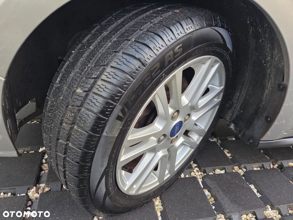 Ford Tourneo Courier ver-1-5-tdci-trend - 38