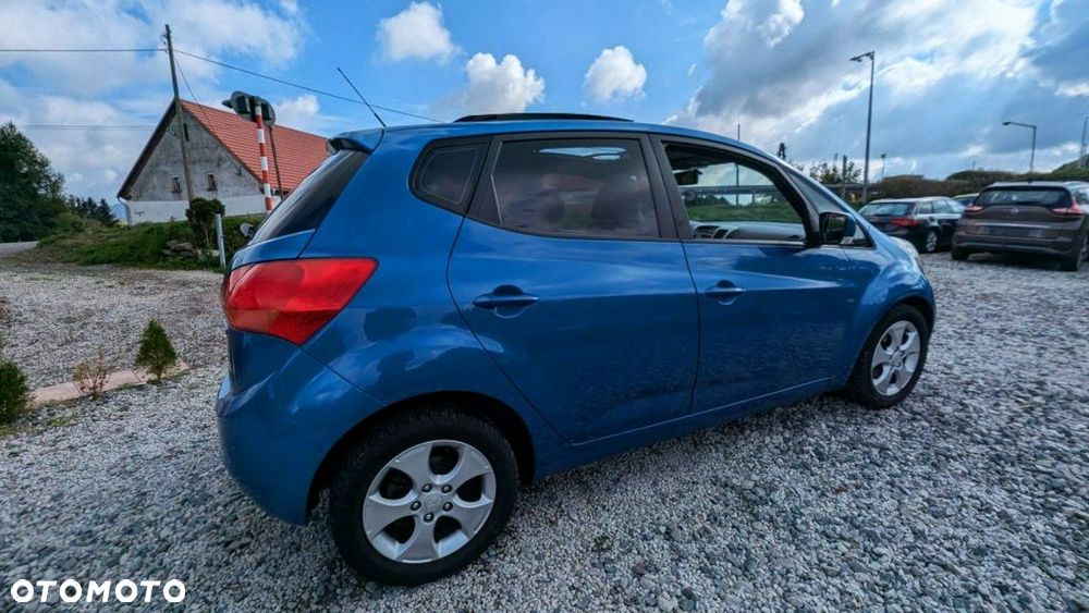 Kia Venga - 8