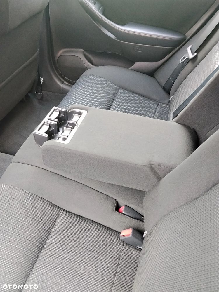 Toyota Avensis 2.0 VVT-i Executive - 11
