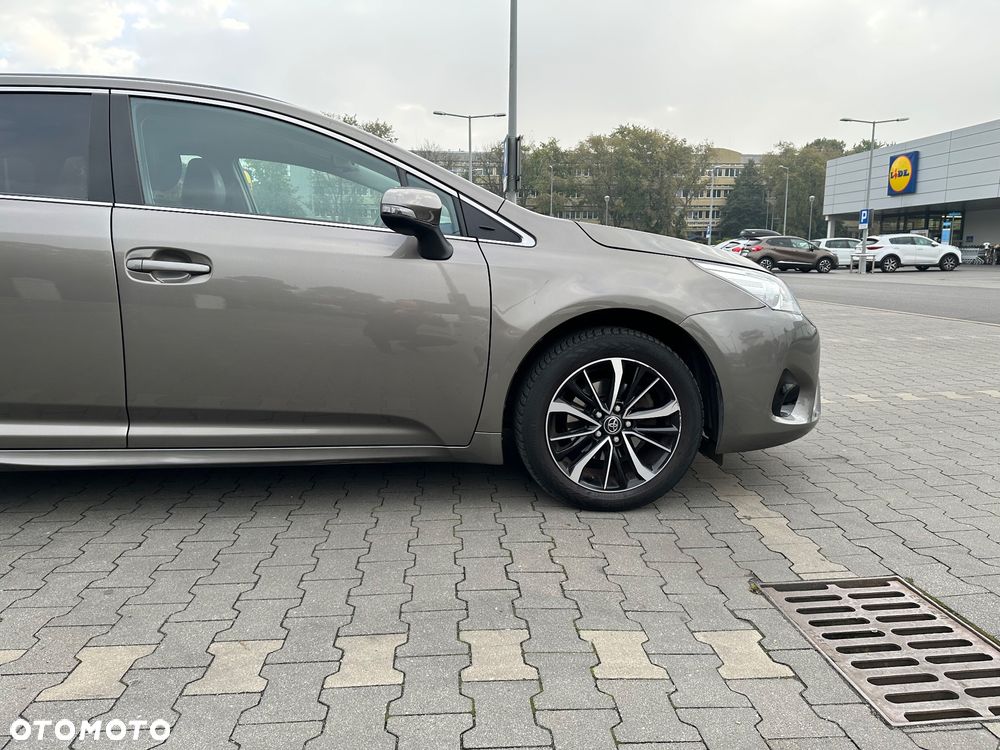 Toyota Avensis 1.8 Premium - 16