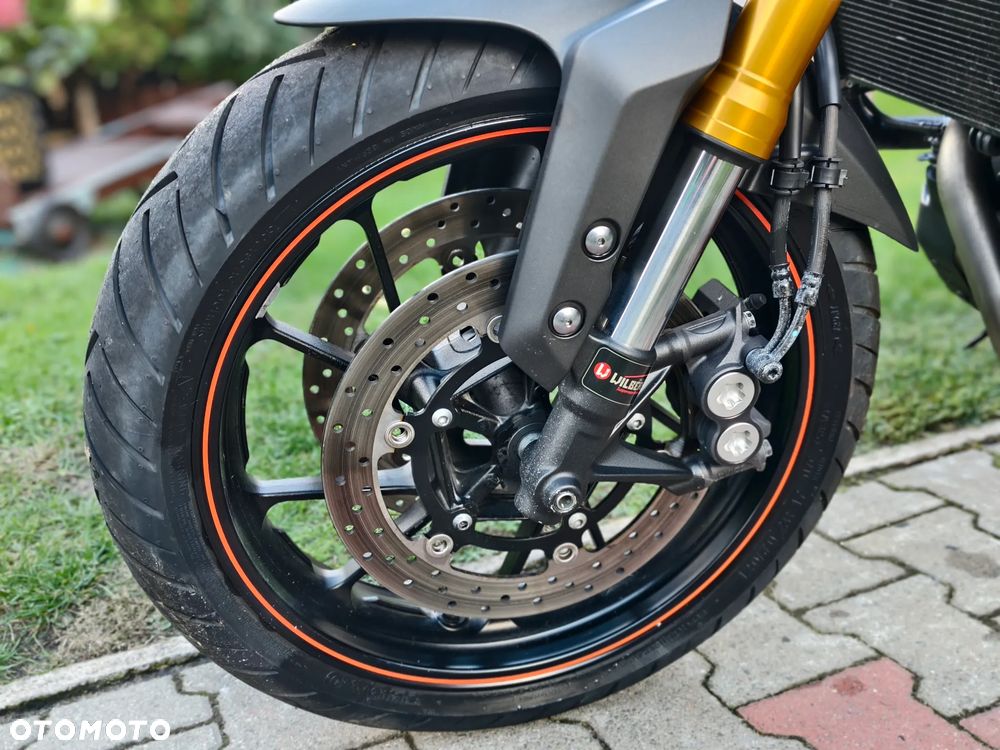 Yamaha MT - 24