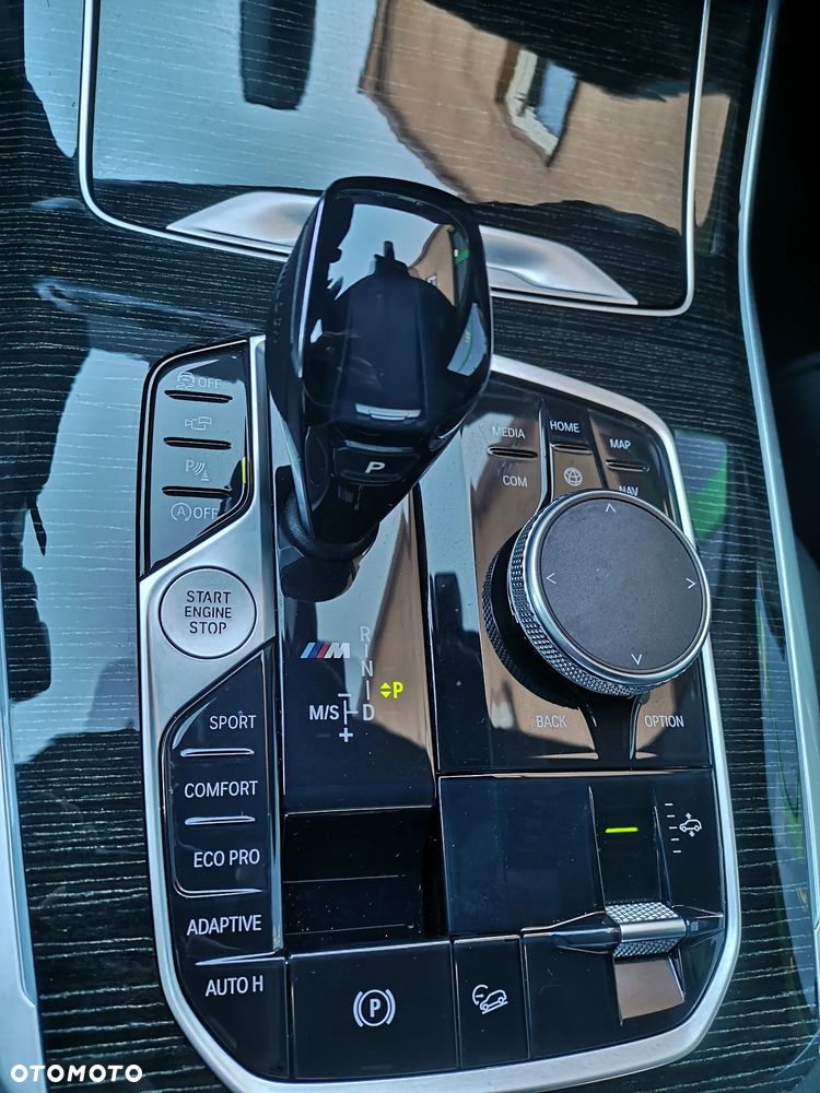 BMW X7 - 24