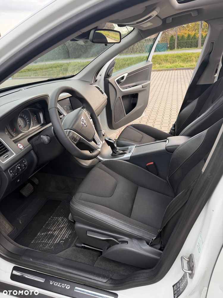 Volvo XC 60 D4 Geartronic Momentum - 11