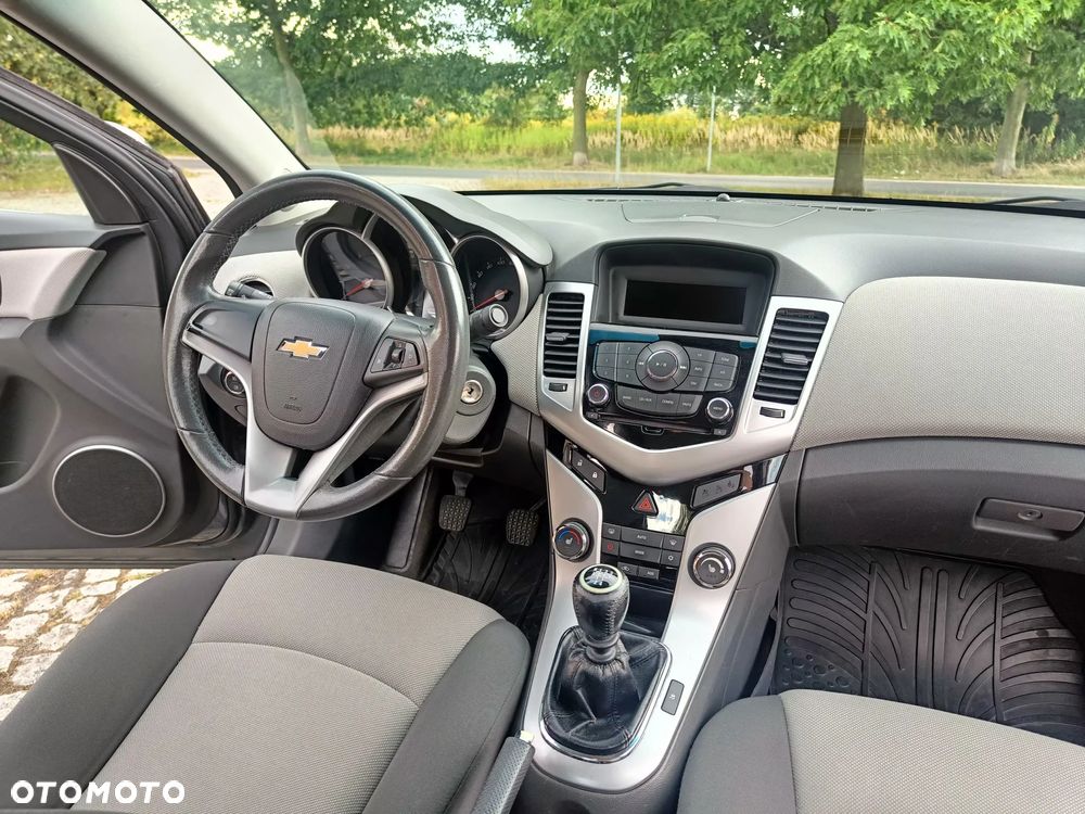 Chevrolet Cruze 1.6 - 9