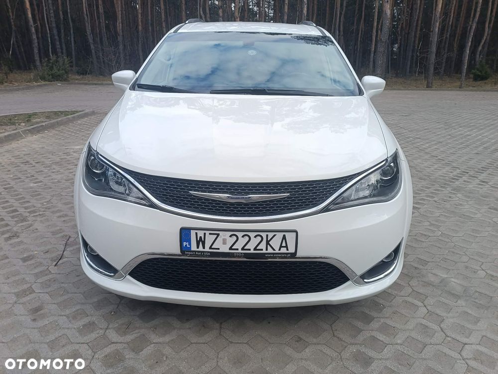 Chrysler Pacifica - 2