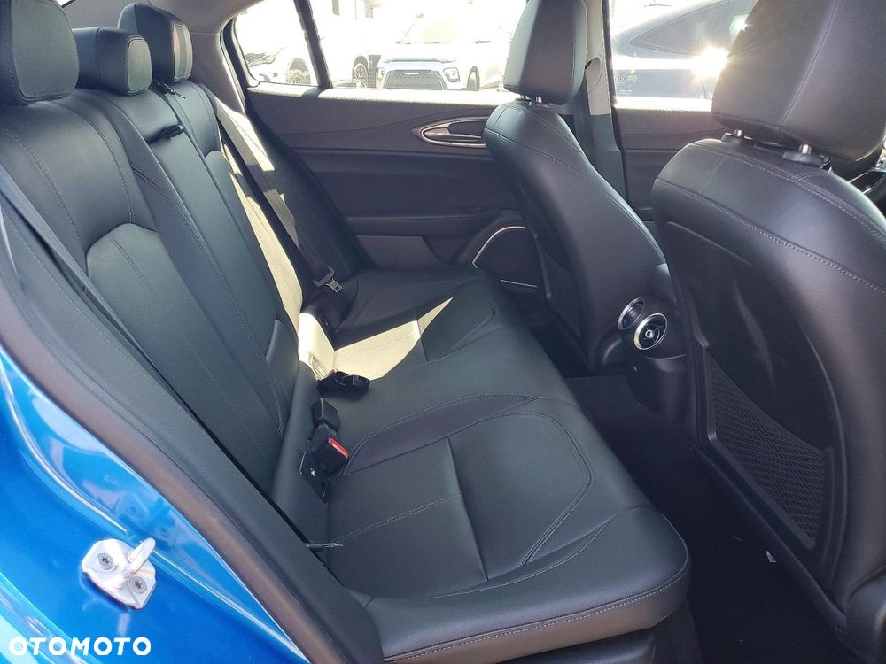 Alfa Romeo Giulia 2.0 Turbo 16V AT8-Q4 Ti - 9