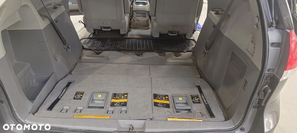 Toyota Sienna 3.5 V6 - 5