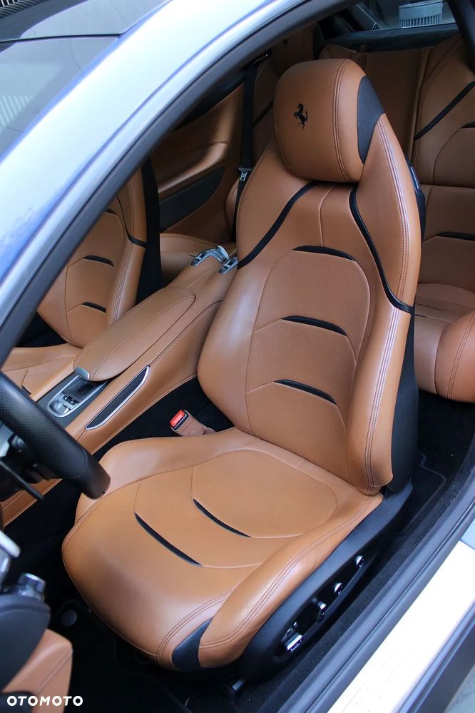 Ferrari GTC4Lusso - 9
