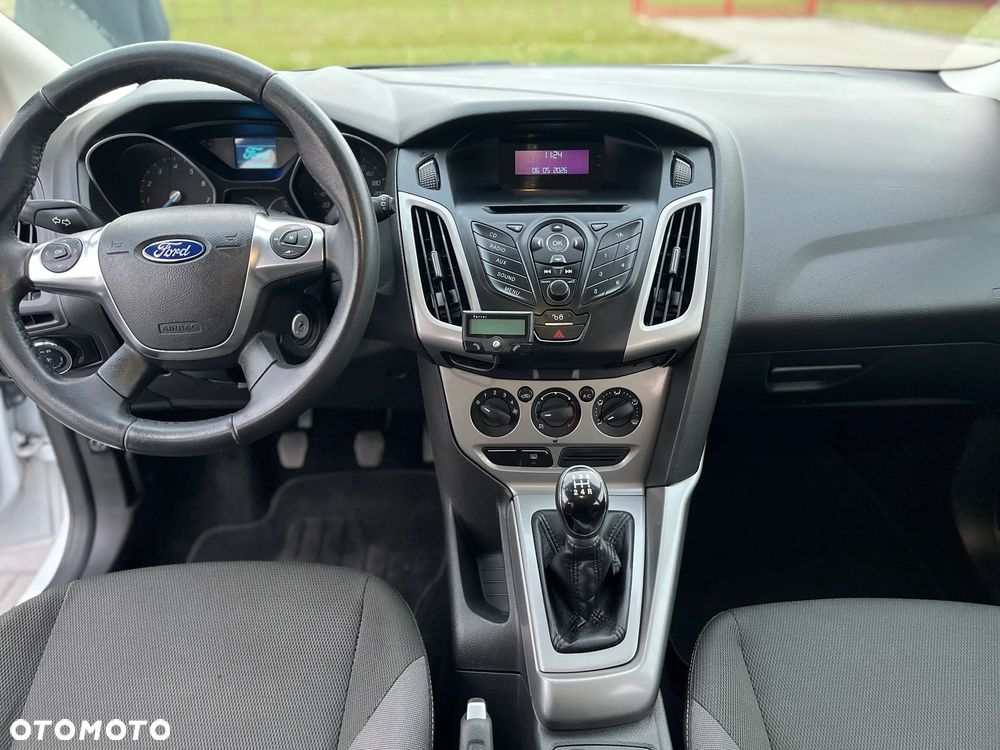 Ford Focus 1.6 Ambiente - 10
