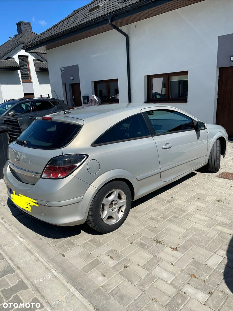 Opel Astra III GTC 1.8 Cosmo - 2