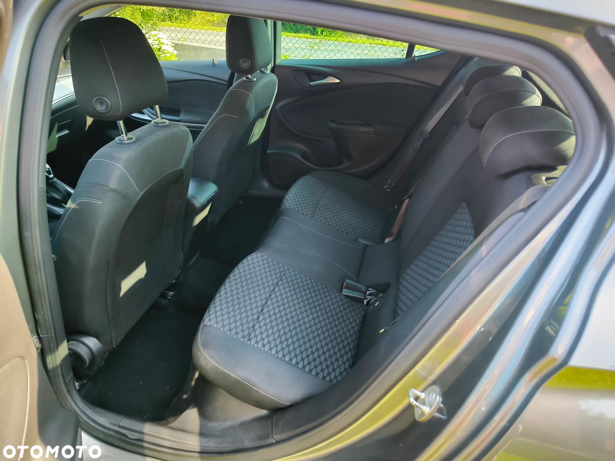 Opel Astra 1.4 Turbo Edition - 10