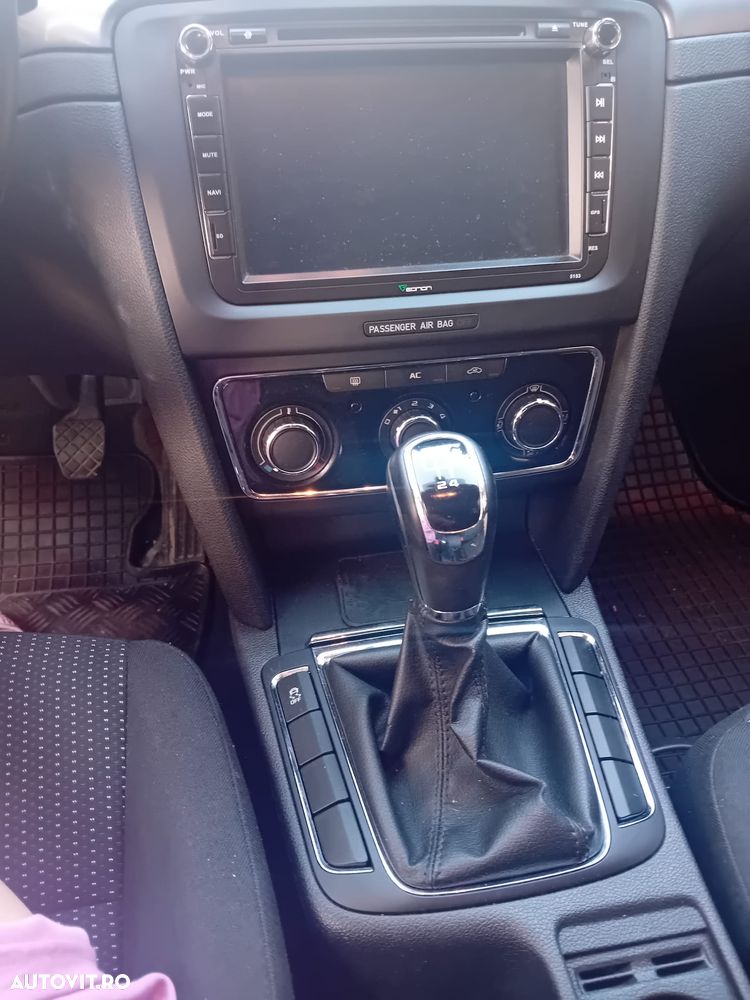 SKODA Superb 2012 — imagine 12