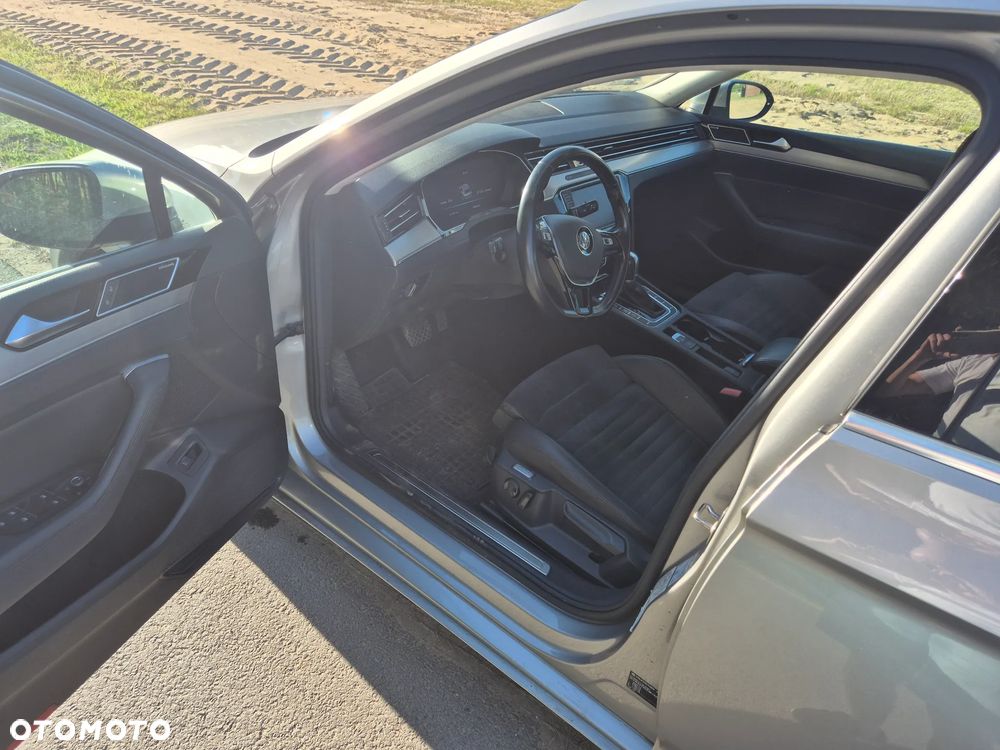 Volkswagen Passat - 4