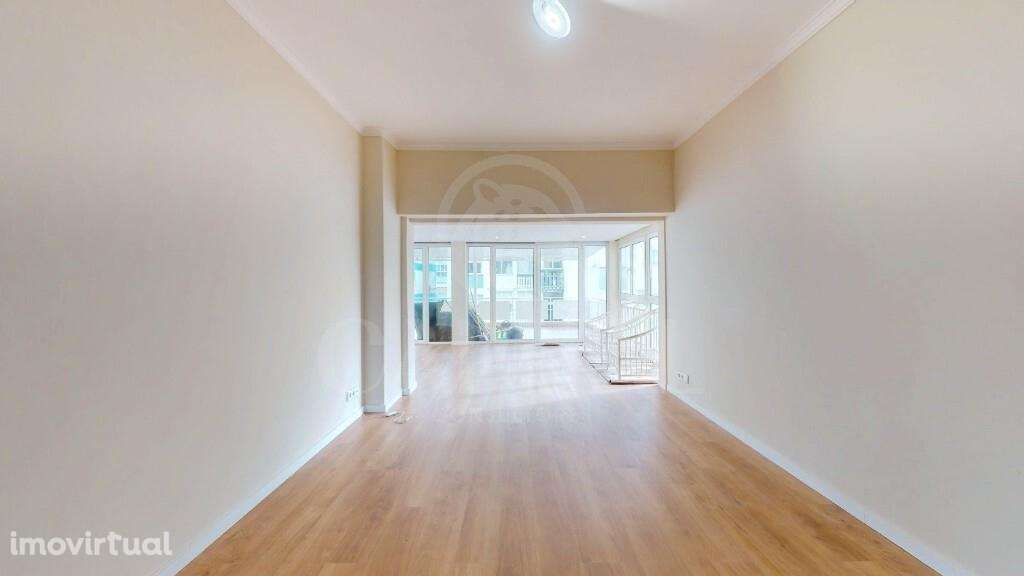 T3 Remodelado com Terraço no Coração de Odivelas – Rua Dr. Sousa Marti - Grande imagem: 3/33