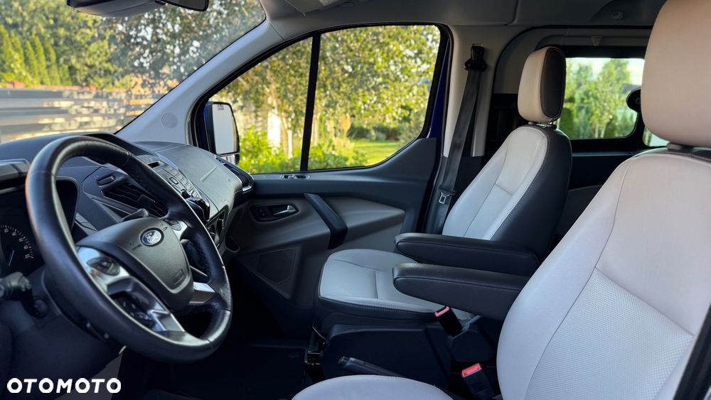 Ford Tourneo Custom - 36