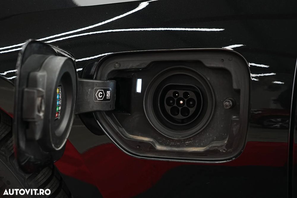 BMW Seria 3 330e Aut. - 32