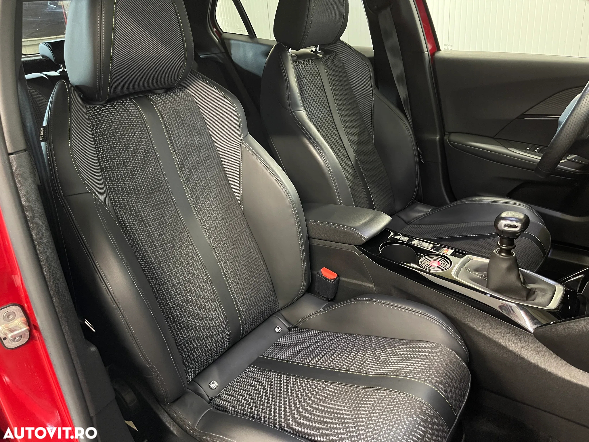 Peugeot 2008 1.2 PureTech BVM6 STT GT - 10