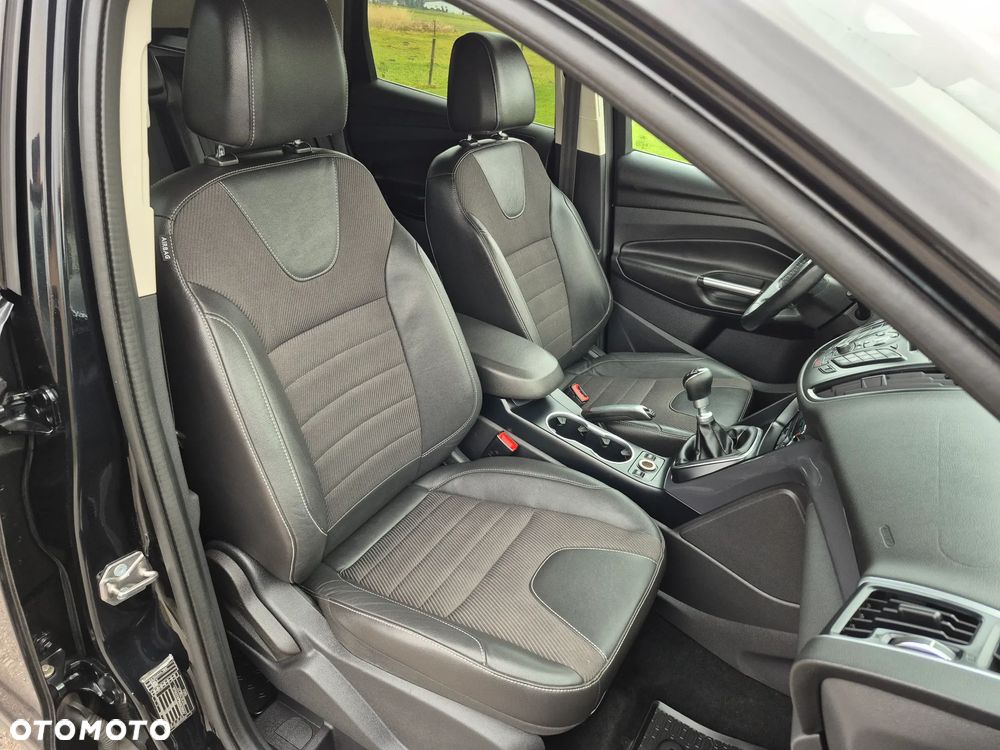 Ford Kuga 2.0 TDCi 2x4 Titanium - 18