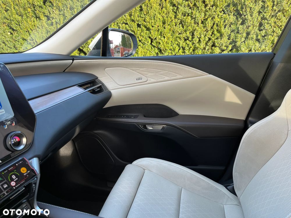 Lexus RX 450h+ Omotenashi - 13