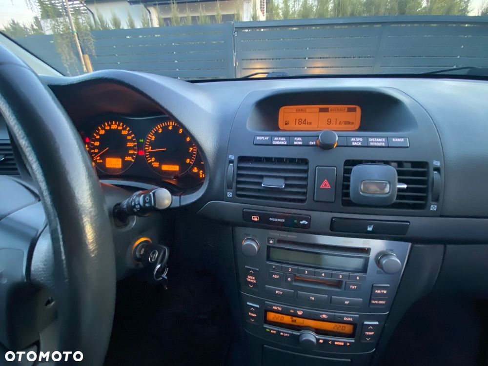 Toyota Avensis 1.8 VVT-i Sol - 29