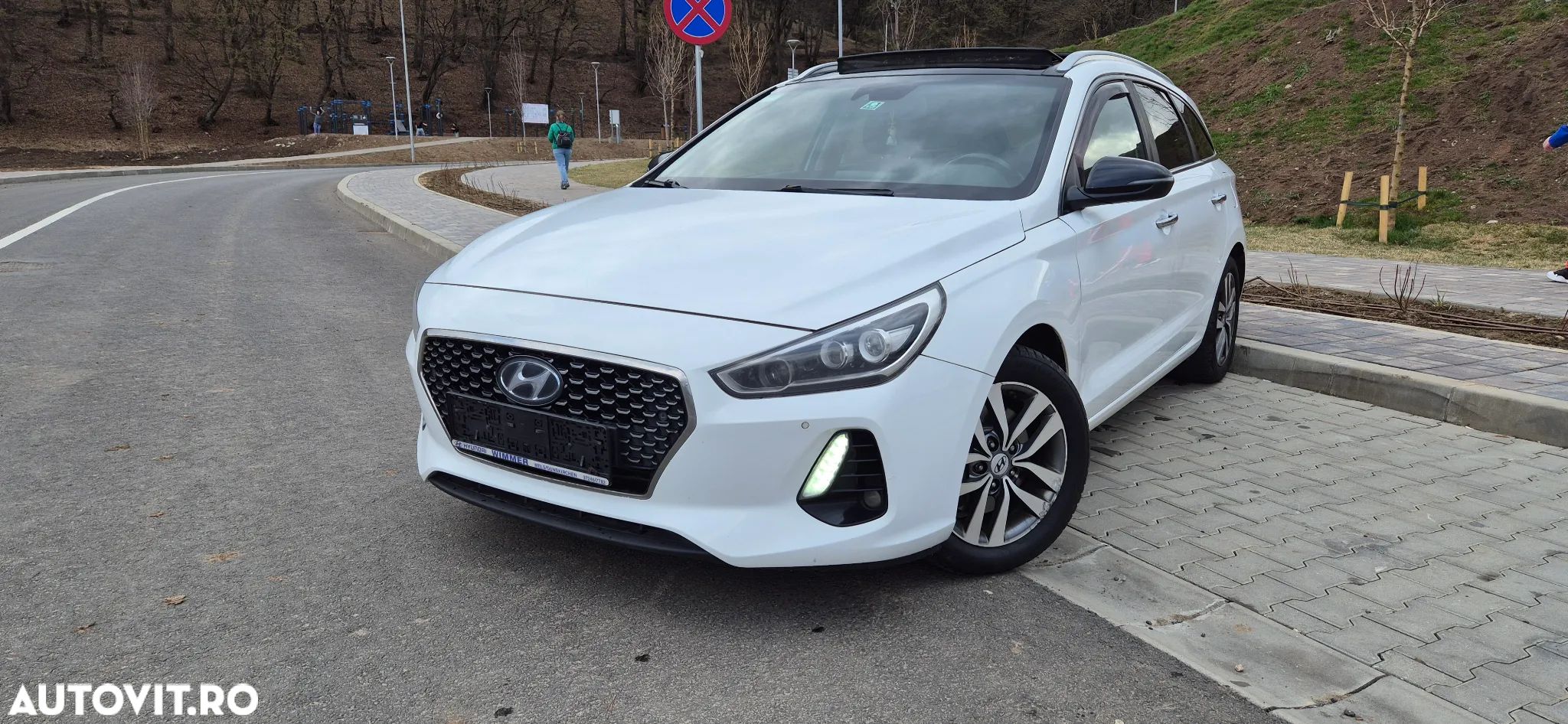 Hyundai i30 Kombi 1.6 CRDI DCT Passion Plus - 1