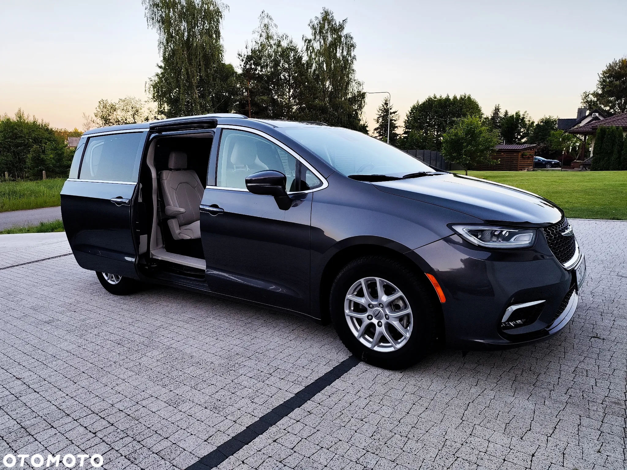 Chrysler Pacifica - 15