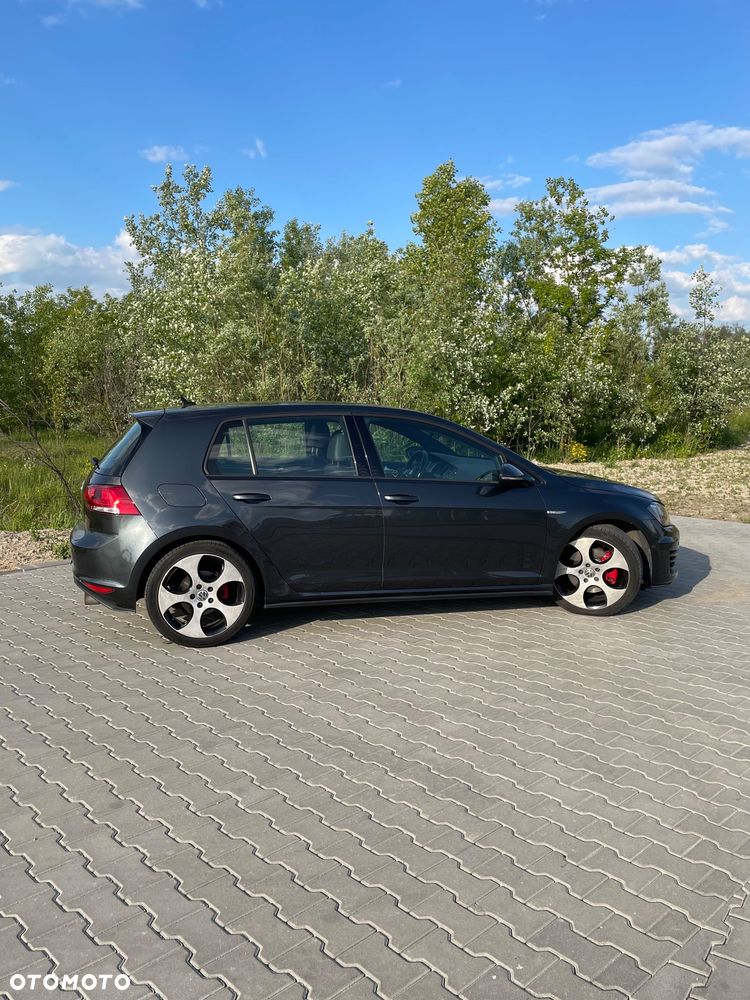 Volkswagen Golf - 5