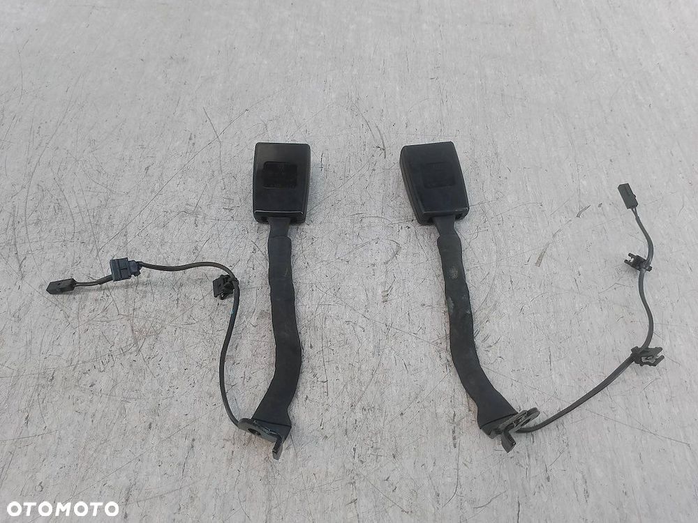 ZAPINKI, SPINKI PASA PRZÓD KOMPLET VW TOURAN I 1T1857755C 1T2857756C - 1