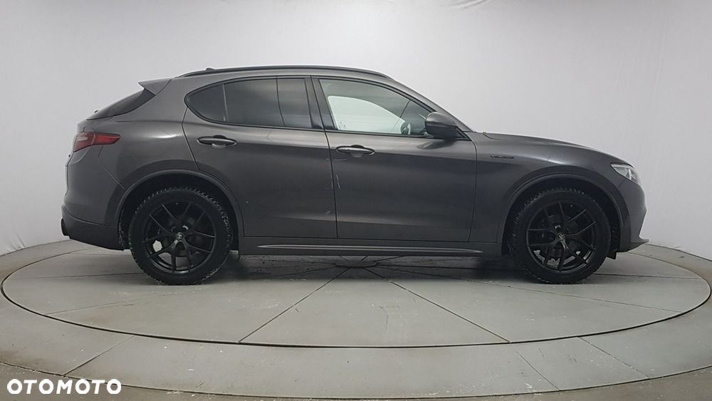 Alfa Romeo Stelvio - 8