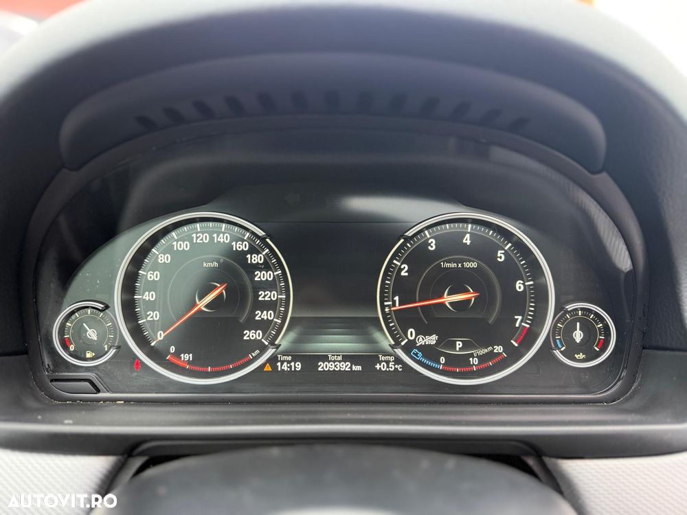 BMW Seria 5 528i xDrive - 14