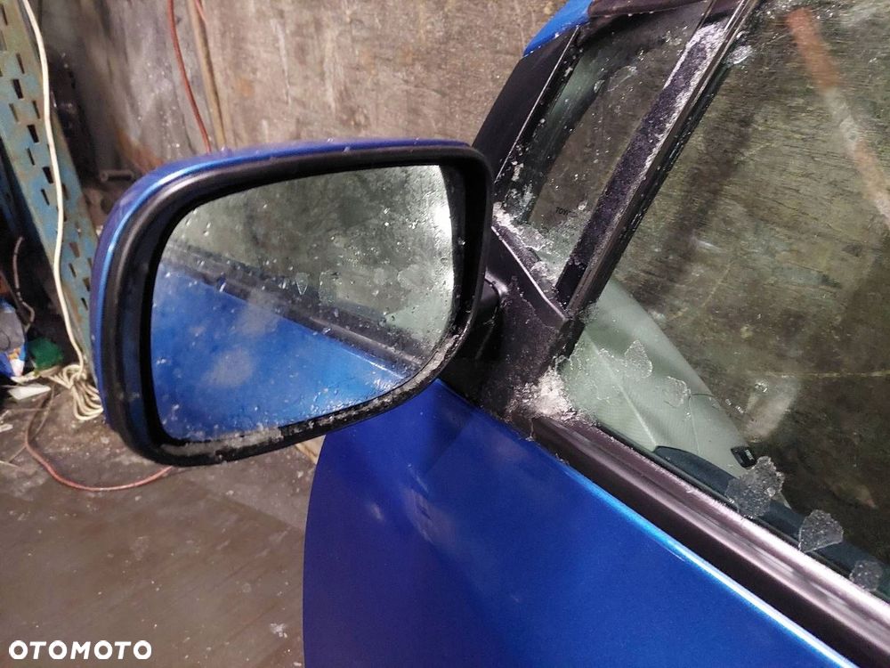 DRZWI KOMPLETNE LEWY PRZÓD + LUSTERKO LEWE TOYOTA YARIS II 8T0 - 6