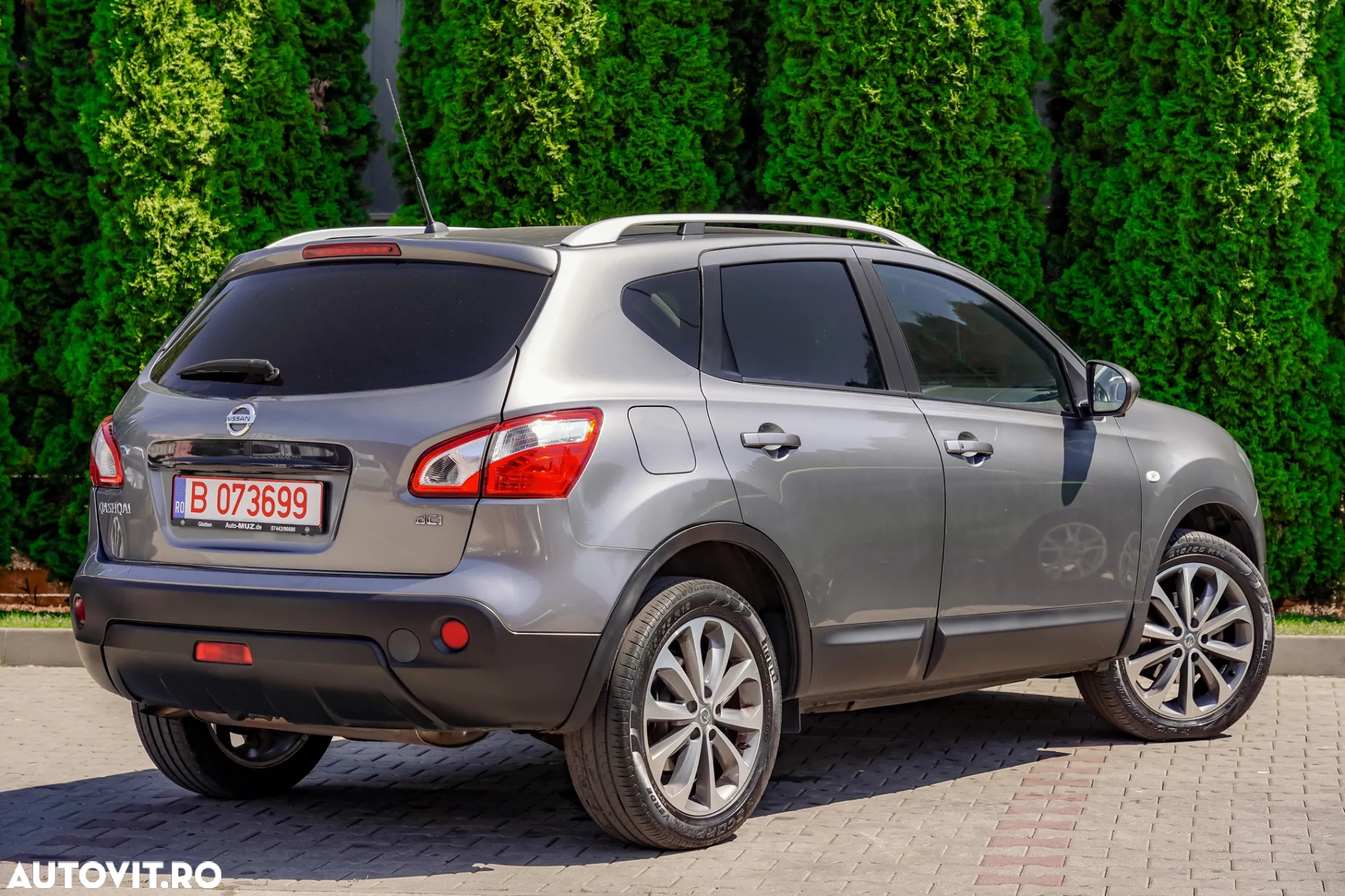 Nissan Qashqai 2.0 dCi DPF 4x4 Aut tekna - 2