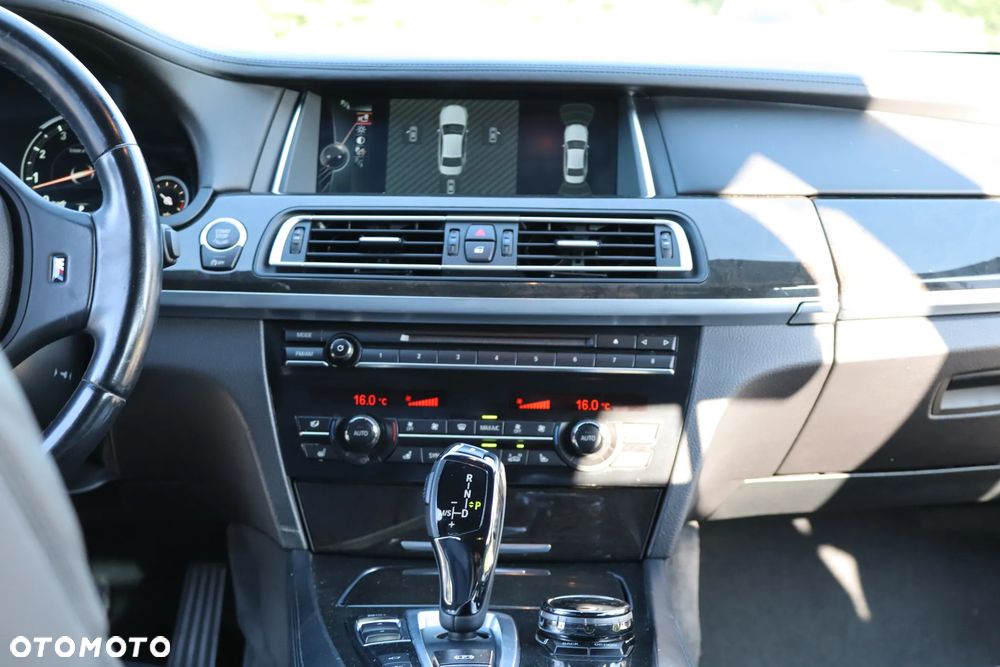 BMW Seria 7 750i - 32