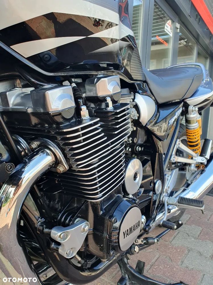 Yamaha XJR - 7