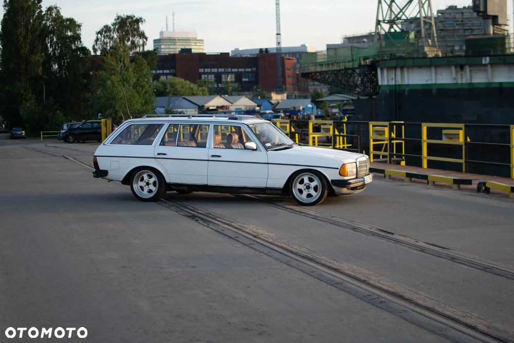 Mercedes-Benz W123 - 3