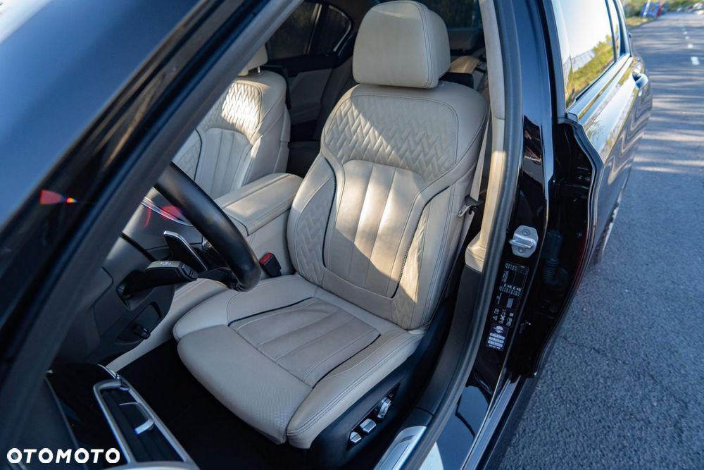 BMW Seria 7 M760Li xDrive - 12