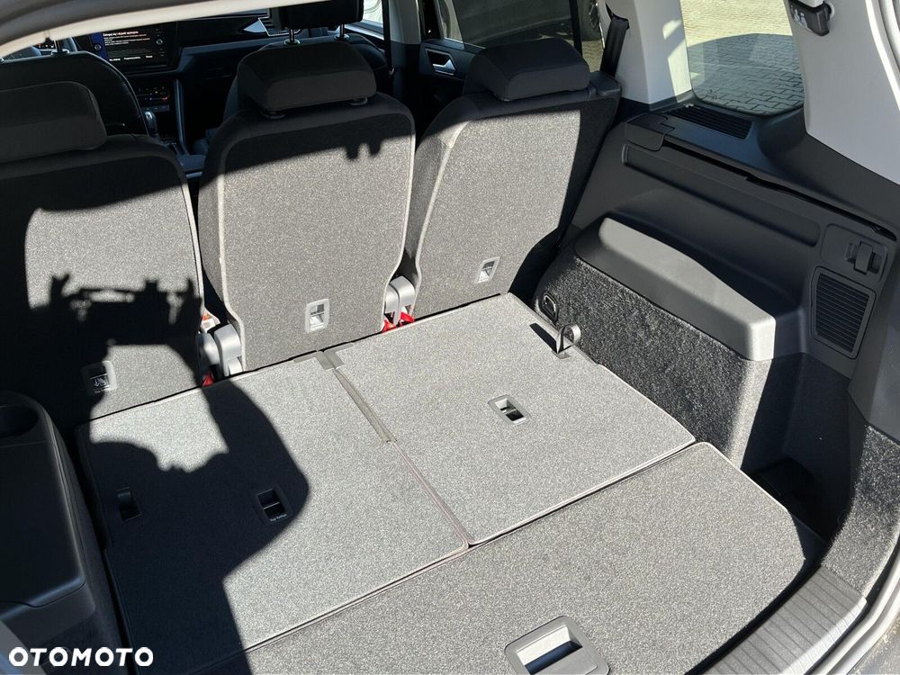 Volkswagen Touran - 24