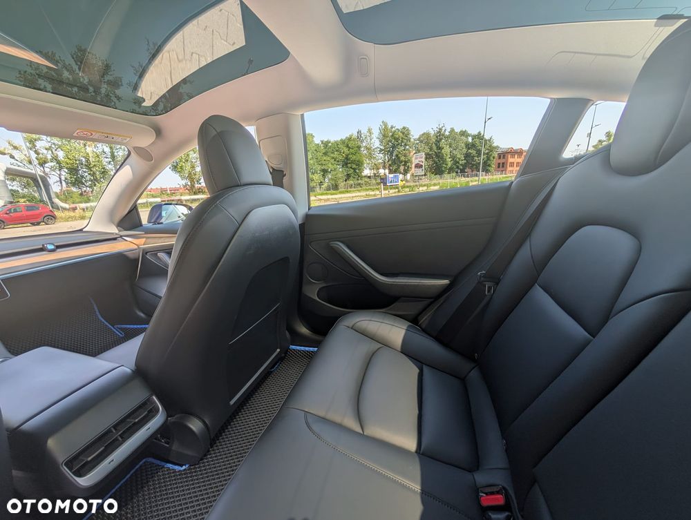 Tesla Model 3 - 25