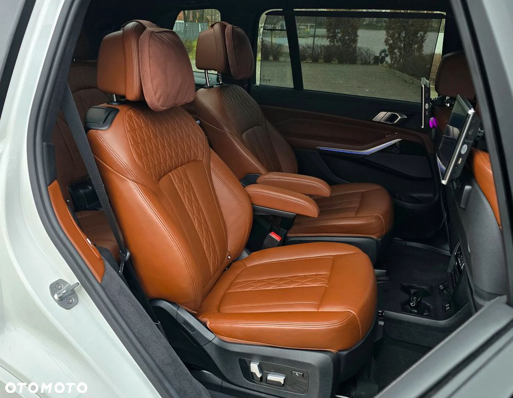 BMW X7 xDrive40i - 13