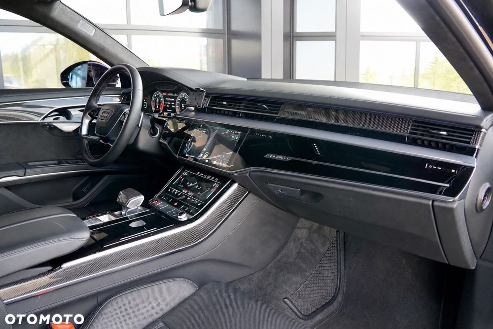 Audi S8 - 12