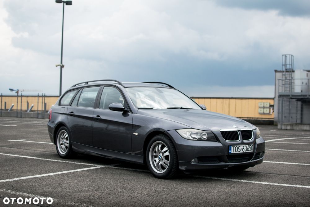 BMW Seria 3 318i Touring - 1