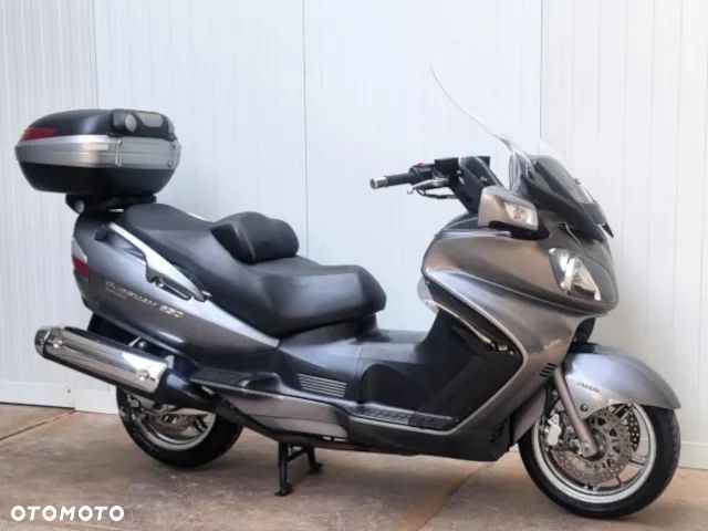 SUZUKI BURGMAN 650 EXECUTIVE owiewka osłona boczek czasza silnik zawieszenie podnóżek siedzenie chłodnica regulator moduł przełącznik przekaźnik licznik wiązka stelaż podnóżek reflektor czasza płoza wypełnienie schowek - 1