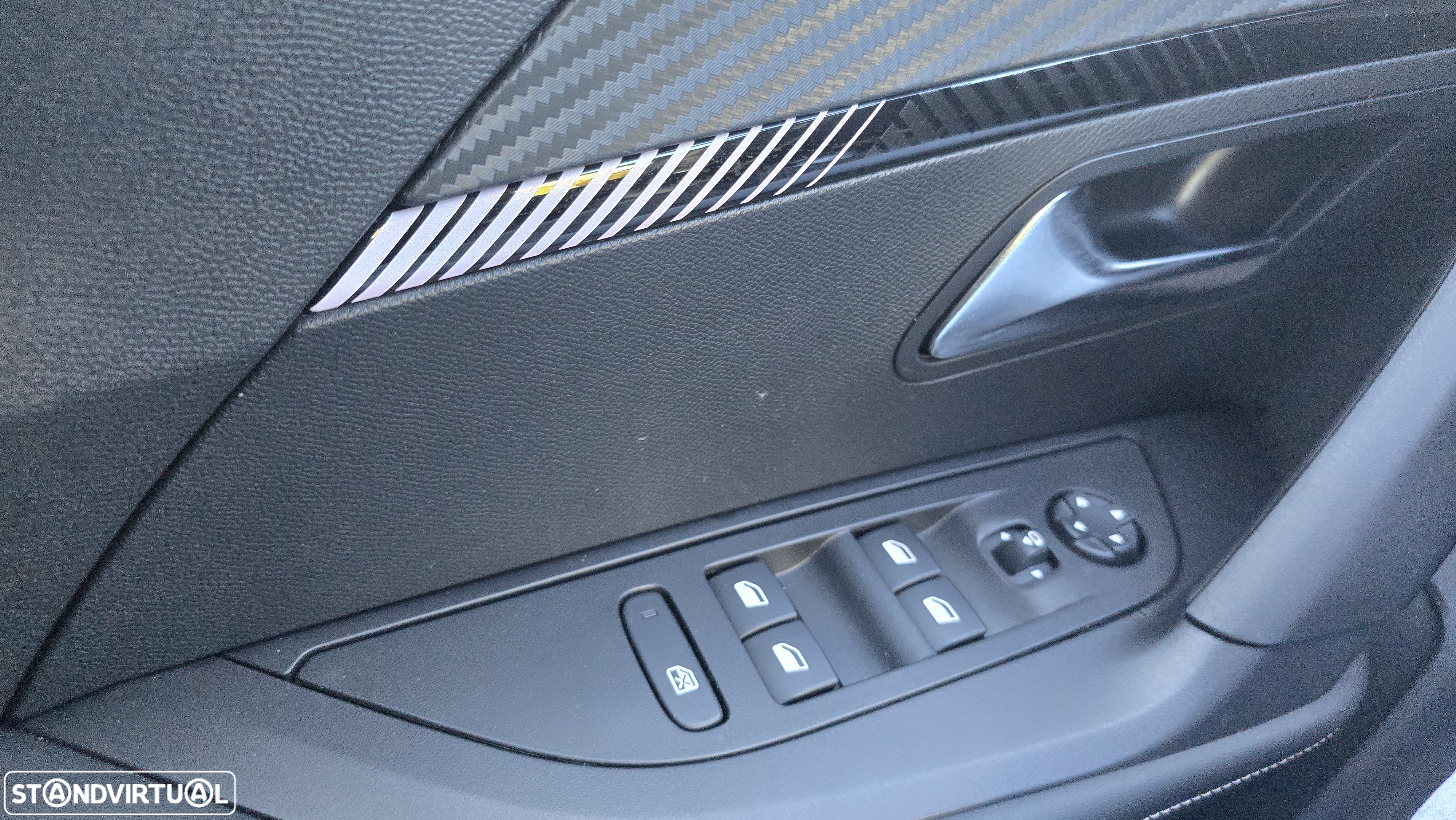 Peugeot 2008 1.2 PureTech Allure Pack EAT8 - 37