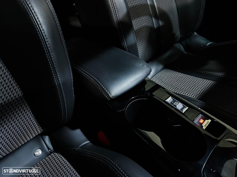 Peugeot e-2008 50 kWh GT - 34