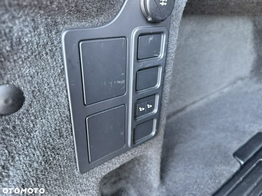 Land Rover Discovery - 26
