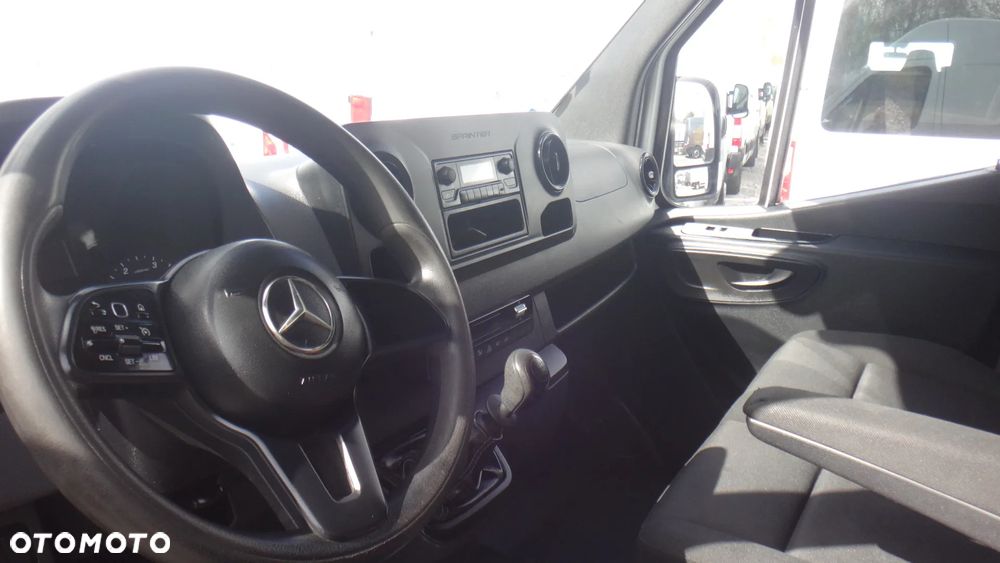 Mercedes-Benz Sprinter - 16