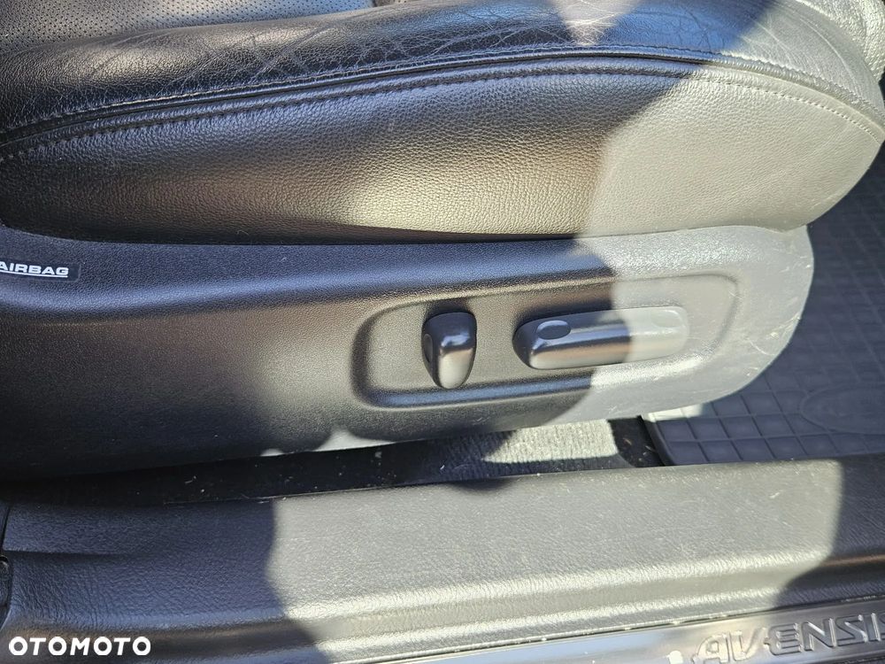 Toyota Avensis 2.2 D-4D Sol Plus 180 Premium - 20