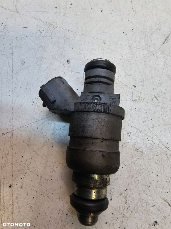 WTRYSK WTRYSKIWACZ AUDI VW SEAT 1.6 MPI 06A906031BT - 4
